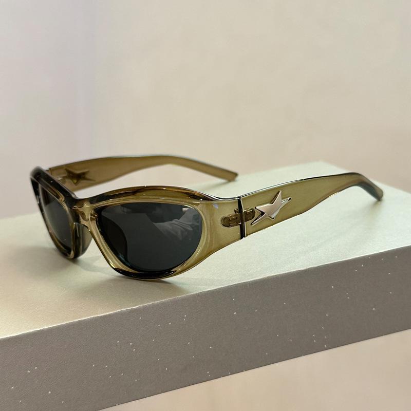Vintage Fashion  Cat Eye Rivet Star Sunglasses Women For Men Luxury Brand Designer Punk Sun Glasses Trend Pink Sport Goggle