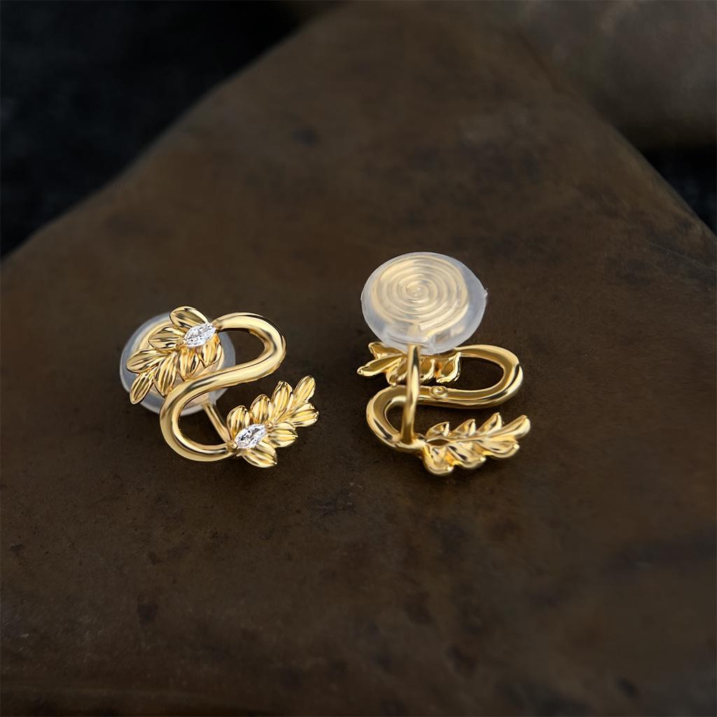 

18K Gold-Plated S925 Silver Leaf Earrings with Zircon – Unique, Luxurious, and Lightweight