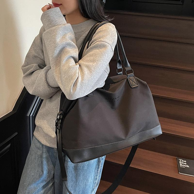 Single-shoulder Bag, Fashionable and Trendy, Large-capacity Short-distance Travel Handbag and Storage Bag