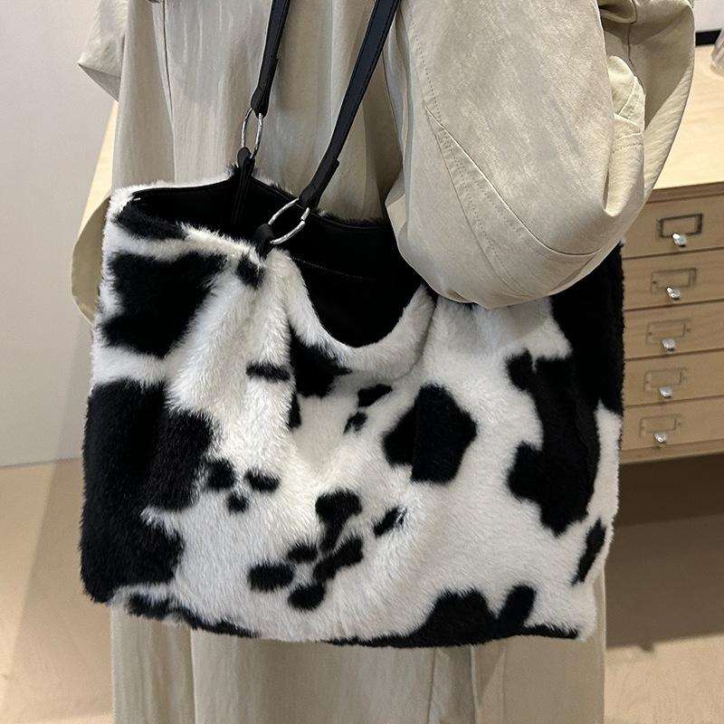 Plush Personality Versatile Shoulder Bag for Women and Women Bag High-quality Fashionable Handbag for Women and Underarm Bag