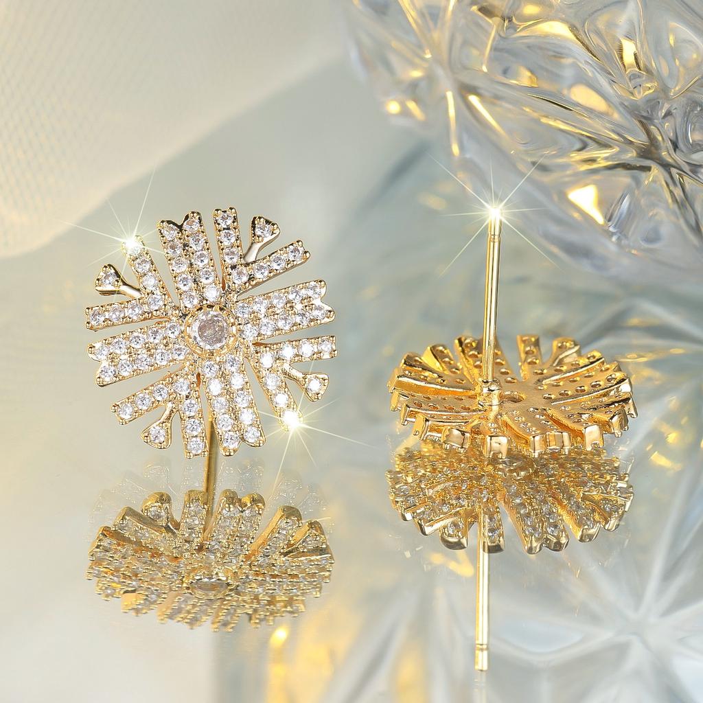 Cute Female White Snowflower Stud Earrings Vintage Gold Color Wedding For Women