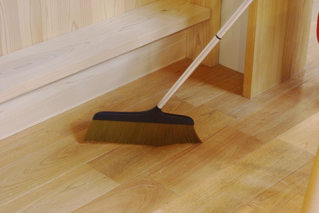 Hayakawa Industries Tsunageru Flooring Broom 117044