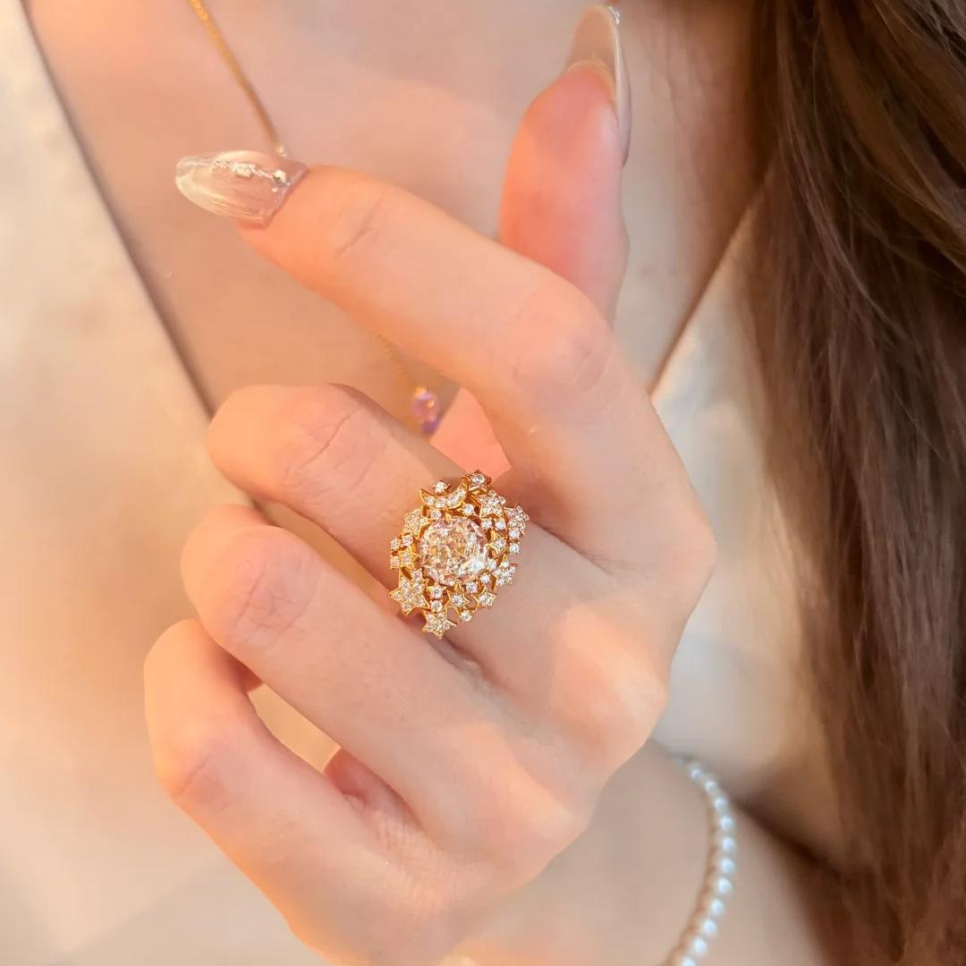 

Fashion Light Luxury White Moon Fan Star Ring Niche Design Sense Simple Diamond Star Cluster Diamond Ring Stacked Women adjustable opening золотой