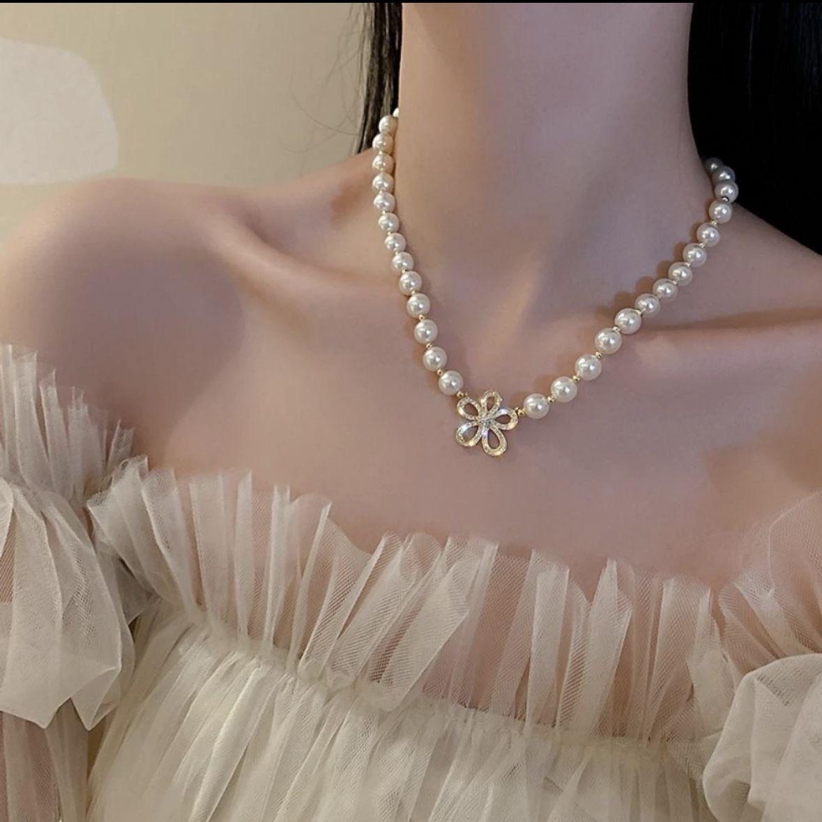 

NK-178 Five-Petal Glass Pearl Necklace - Short, Versatile, Luxurious Fashion Piece