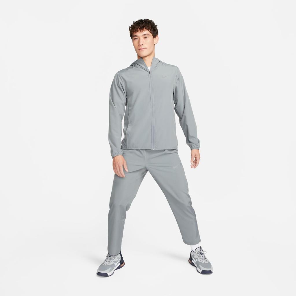 Nike Foam Hooded Versatile Jacket with Reflective Material in Smoke This jacket is perfect for gym workouts and fitness Available in Size Dri-FIT