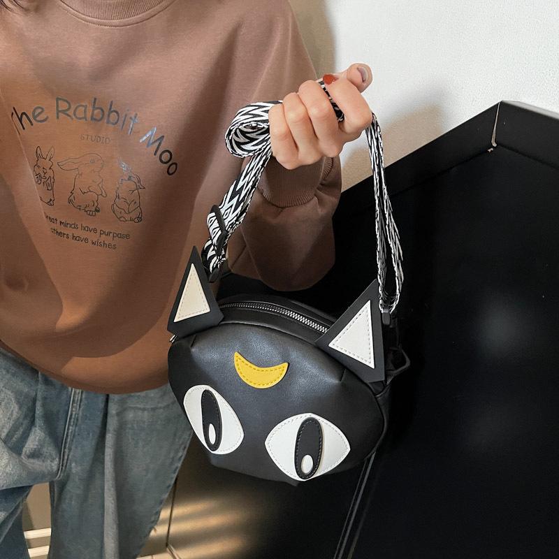 Cute small bag 2025 new Japanese cartoon girl versatile shoulder bag casual wide shoulder strap crossbody small round bag