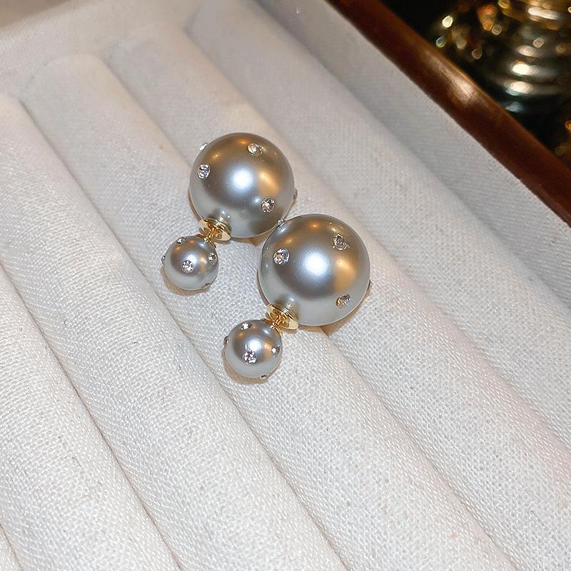 Grey pearl C-shaped earrings, fashionable temperament, high-end stud earrings, niche French elegant light luxury earrings, women