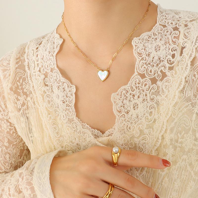 Korean Ins-Style White Seashell Heart Necklace, 18K Gold-Plated Titanium Steel Clavicle Chain for Women