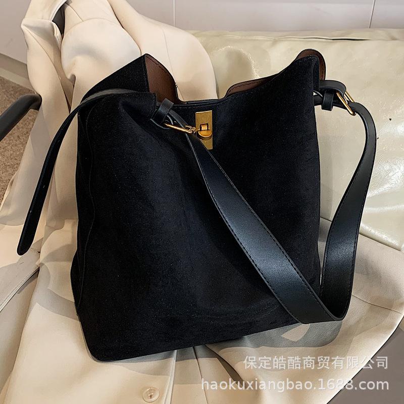 This Year's Popular Popular Bag Women's Large-capacity 2025 New Autumn and Winter Versatile Messenger Simple Tote Bucket Bag