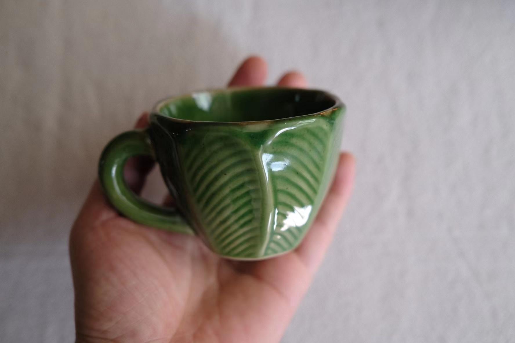 

Leaf Ceramic Plate: Versatile for Snacks, Salads, Desserts, and Dining Table Decor