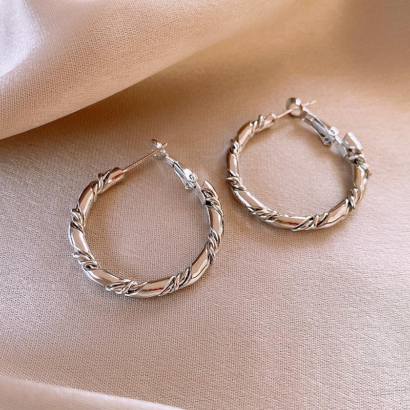 High-End Silver Geometric Round Earrings - Elegant and Simple for Everyday Style