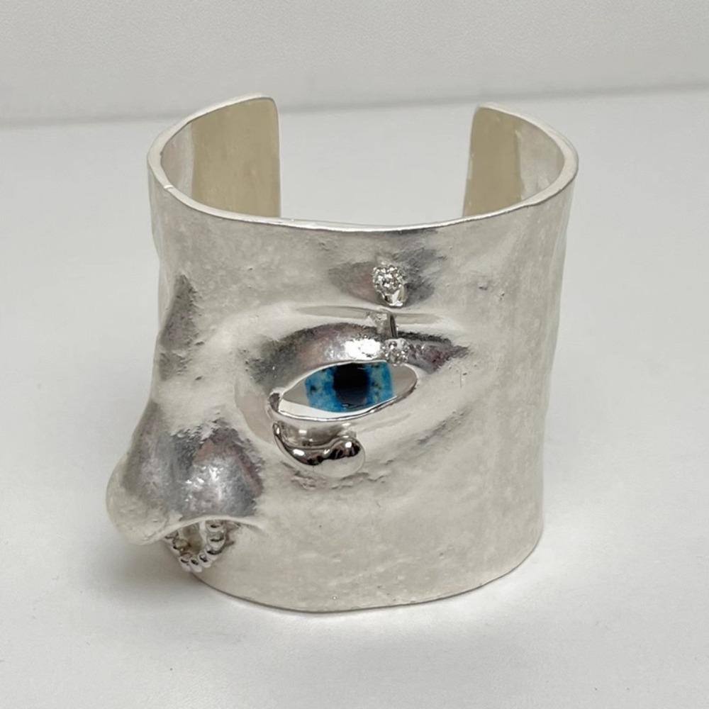 

Vintage Facial Features Bracelet Exaggerated 3D Design Open Bangle Hand Crafted Open Cuff Cuff Bracelet серебряный