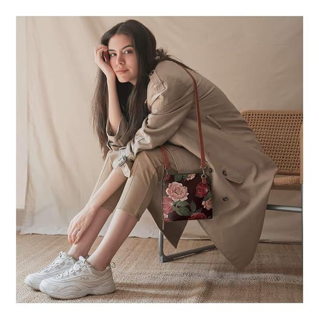 Trapeze Sling Crossbody kabelka pro dívky a ženy | Vyrobeno z odolného materiálu veganské kůže | Pečlivě ručně vyráběné | Zavírání na zip