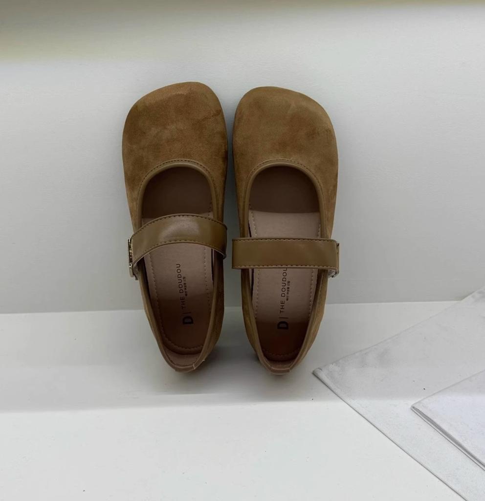 Super easy to wear 2025 summer new flat-bottomed versatile Mary Jane shoes women's shoes suede metal buckle round head shallow mouth single shoes