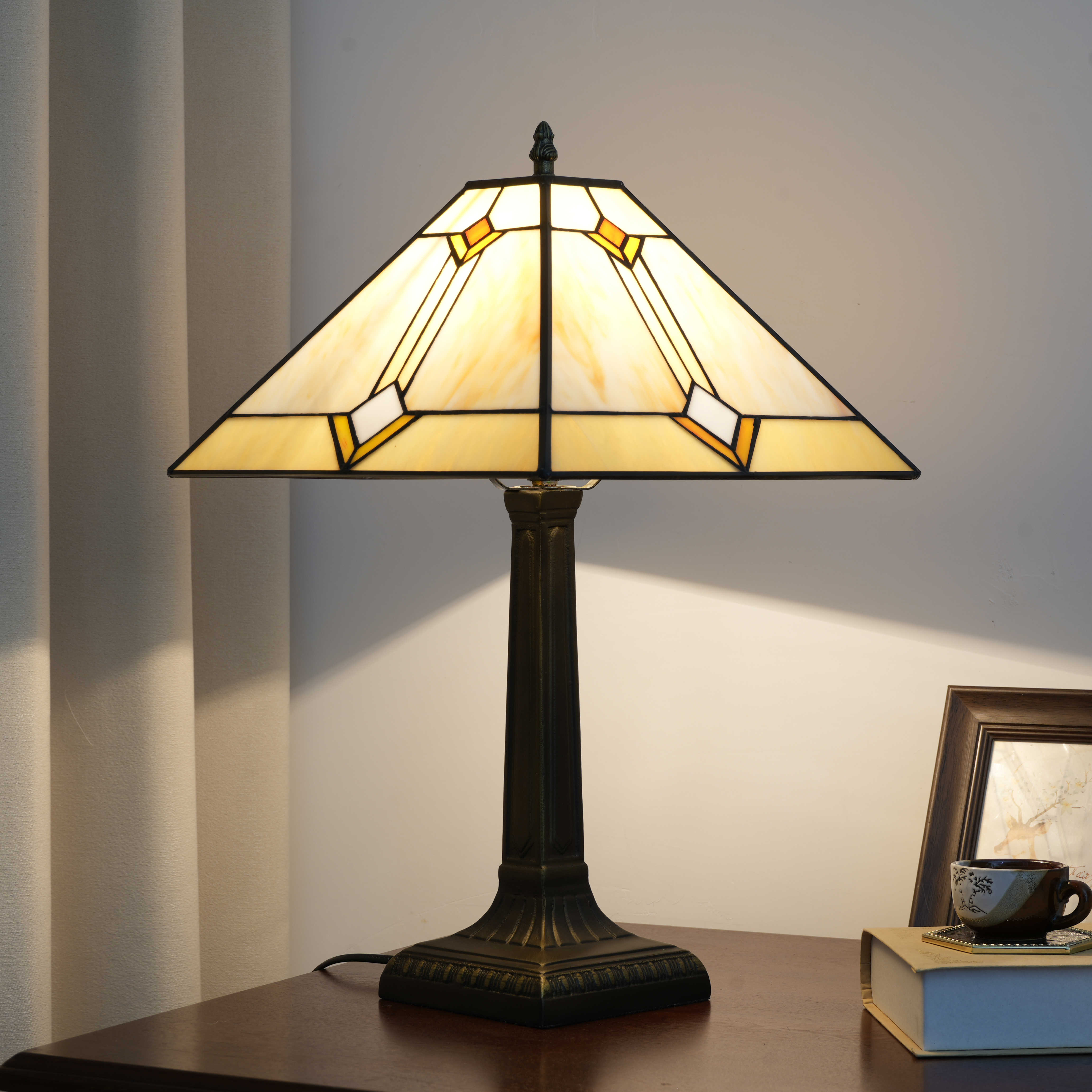 

Ретро Лампа Витражная Настольная Лампа Янтарно-Коричневая в Стиле Миссии Настольная Лампа Декор для Спален Гостиной Кабинета Домашнего Офиса UK Pulg