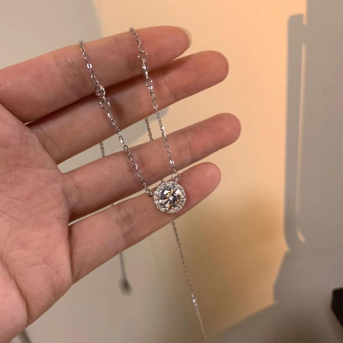 

The owner recommends it~ Super flash necklace women s high-end design sense niche fashion collarbone chain versatile trendy neck chain accessories серебряный