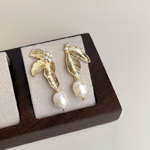 French Light Luxury Baroque Pearl Earrings Personality Fashion Temperament Freshwater Pearl Earrings Retro Earrings High-end Sense