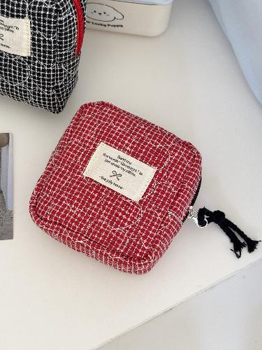 

Ins Style Black White Floral Sanitary Pad Bag Portable Cute Student Travel Makeup Storage Pouch 10x10cm