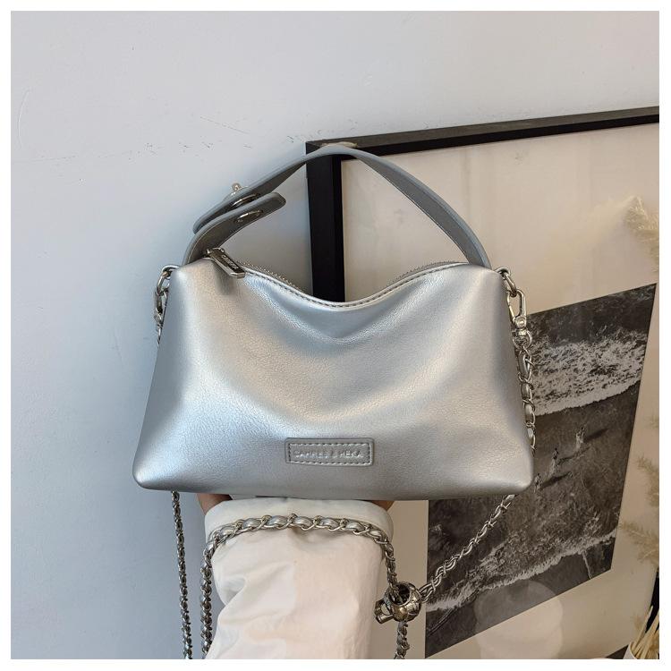 Simple large-capacity bag women's new versatile messenger bag niche fashion commuter shoulder bag