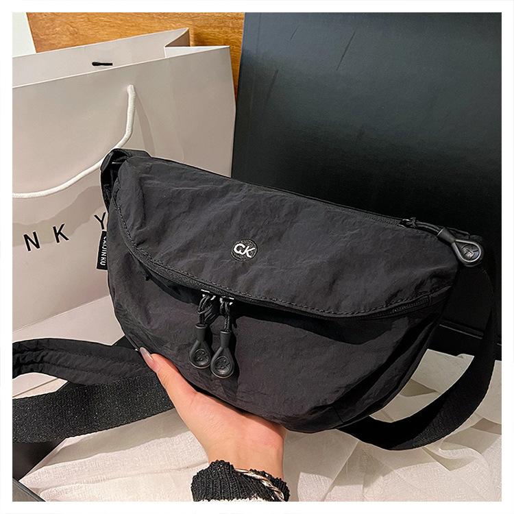 New ultra-light washed cloth bag women's 2025 new versatile shoulder messenger bag niche design Japanese breast bag women