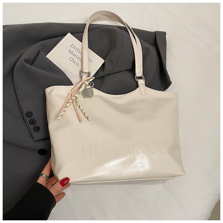 

Весенняя сумка женская 2025 новая портативная текстурная сумка-тоут большой вместимости однотонного дизайна, сумка на плечо/подмышку для поездок на работу