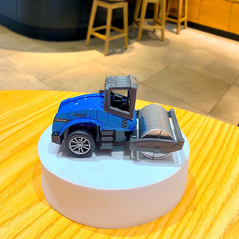 Kreativer Cartoon Mini Bagger Schlüsselanhänger Spielzeug - Perfekt für Rucksäcke oder als Autoanhänger.