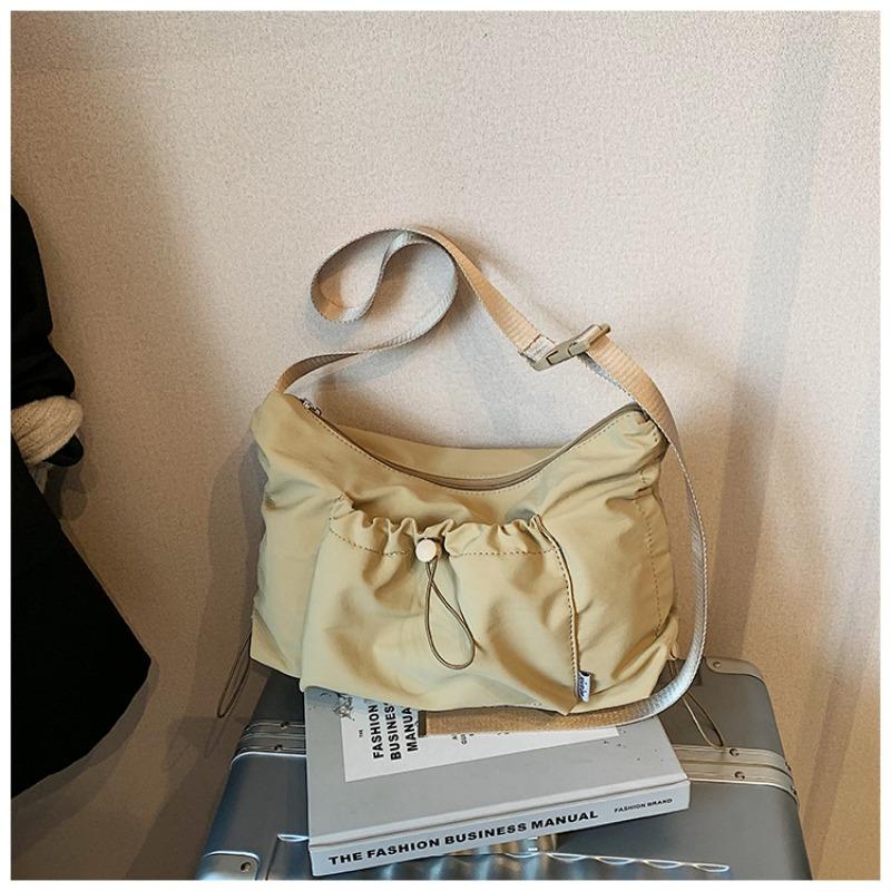 Nylon cloth large capacity tote bag women's new versatile pleated commuter shoulder messenger bag spring