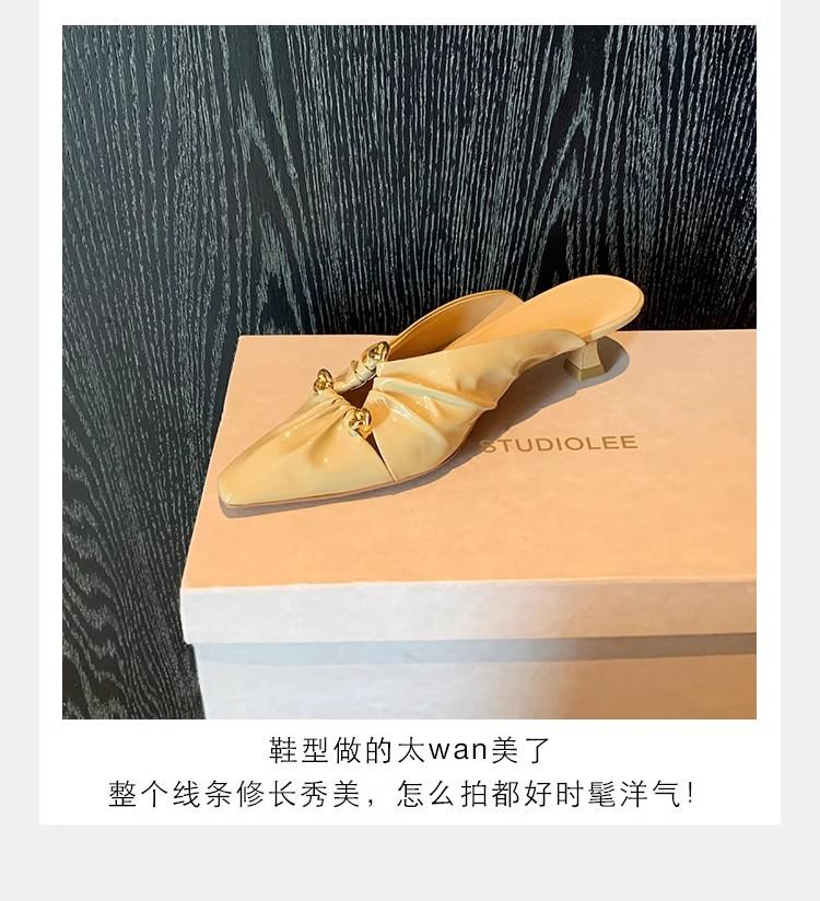 Sheepskin grape mother, the same summer new triangular buckle hollowed out pointed head pleated bag head Muller half slippers women's leather