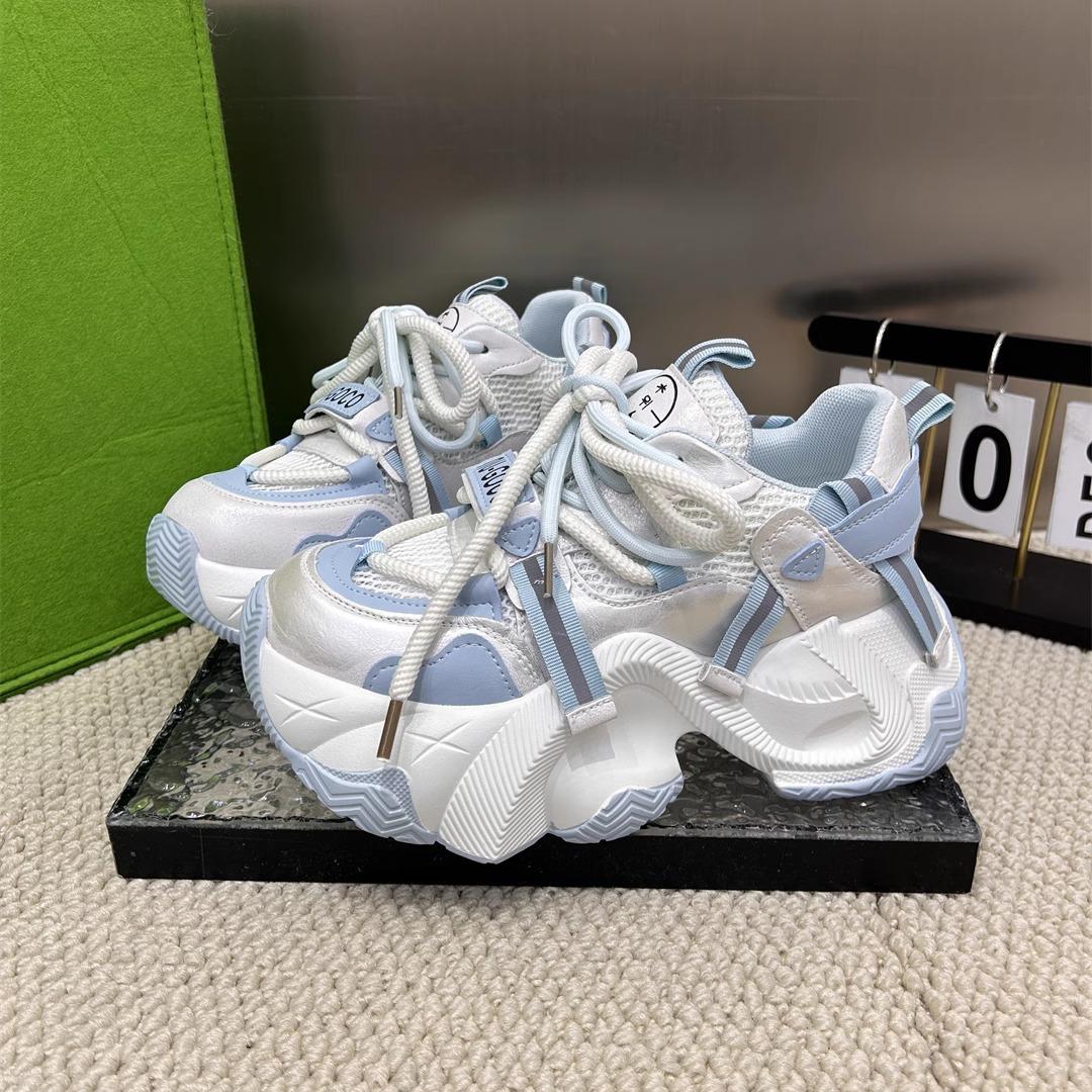 

Трендовые крутые кроссовки на толстой подошве для женщин, новинка осени 2025 года, сетчатые дышащие, увеличивающие рост, маленькие, универсальные, повседневные спортивные туфли 40 синий