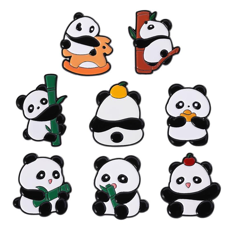 Söt Panda som äter Bambu Emaljpins Tecknad Rolig Djur Broscher Knapp till Krage Ryggsäck Smycken Gåvor För Barn Vänner