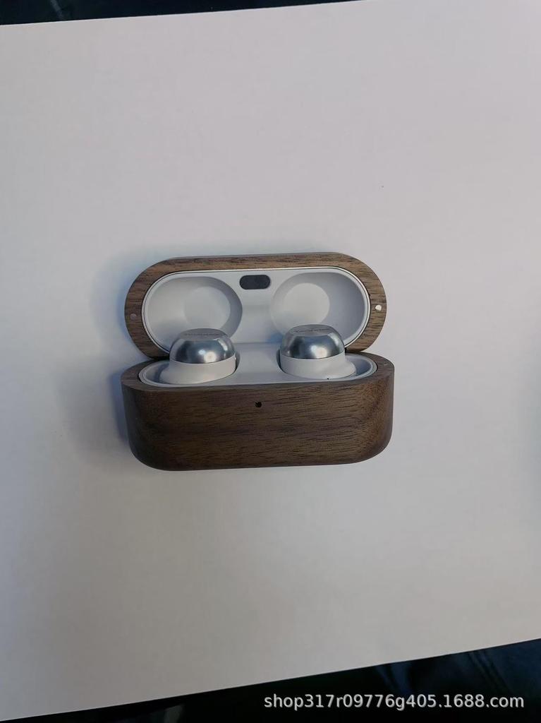 Walnussholz-Etui für Panasonic Technics EAH-AZ100 kabellose Noise-Cancelling-Kopfhörer von MARR. Laden mit aufgesetztem Case. Unisex.