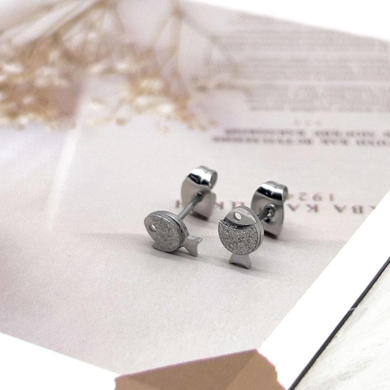 

Elegant 18K Gold Frosted Little Fox Stud Earrings - Luxurious Titanium Steel for Versatile Style