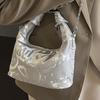This Summer Off-the-shoulder Bag Is A Trendy and Stylish Underarm Bag with A Velvet Chain and A Single Shoulder Bag