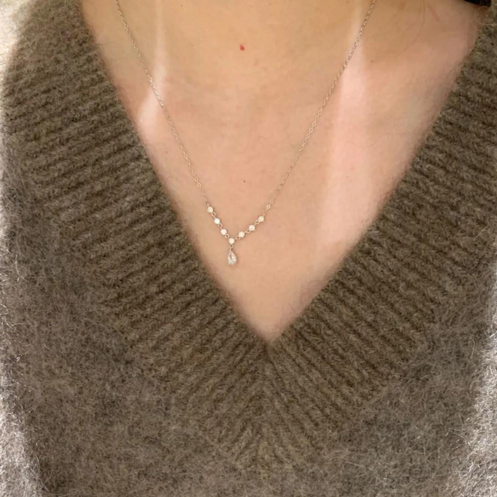 2026 Exquisite Sparkling Luxury Water Drop Necklace - Lightweight Niche Clavicle Chain Gift for Girlfriend