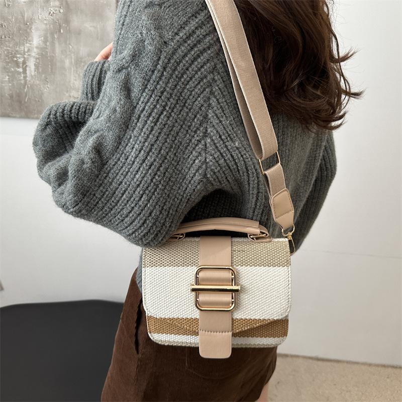 2025 new fashion shoulder bag niche design portable small square bag women's bag winter foreign style messenger bag