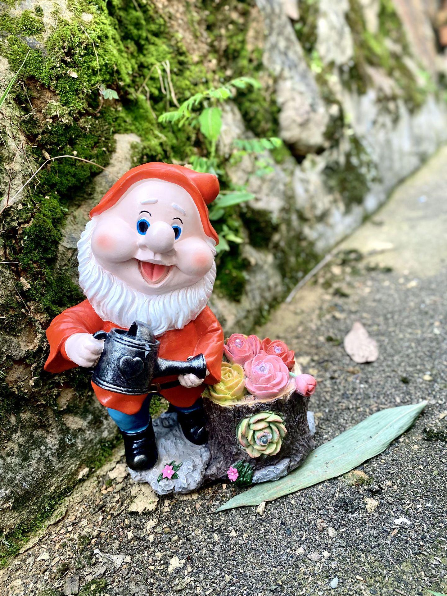 

Популярный садовый орнамент Гном Статуя гнома Солнечный светильник Уличный сад Изделия из смолы Санта-Клаус Декоративный светильник Декор для дома