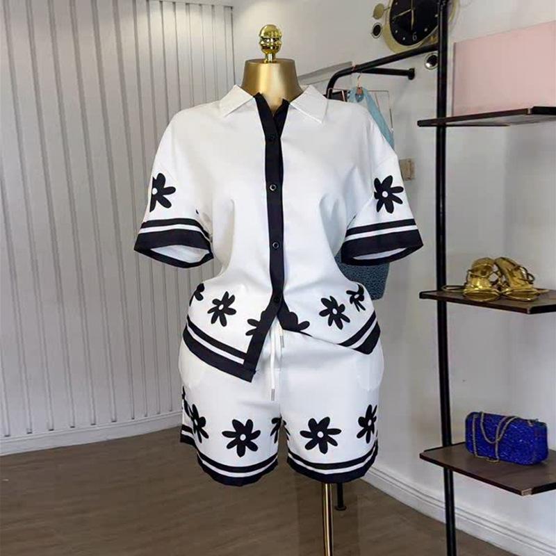 Women s 2026 Summer New Fashionable Collared Color-Block Printed Shirt and Wide-Leg Shorts Casual Set S
