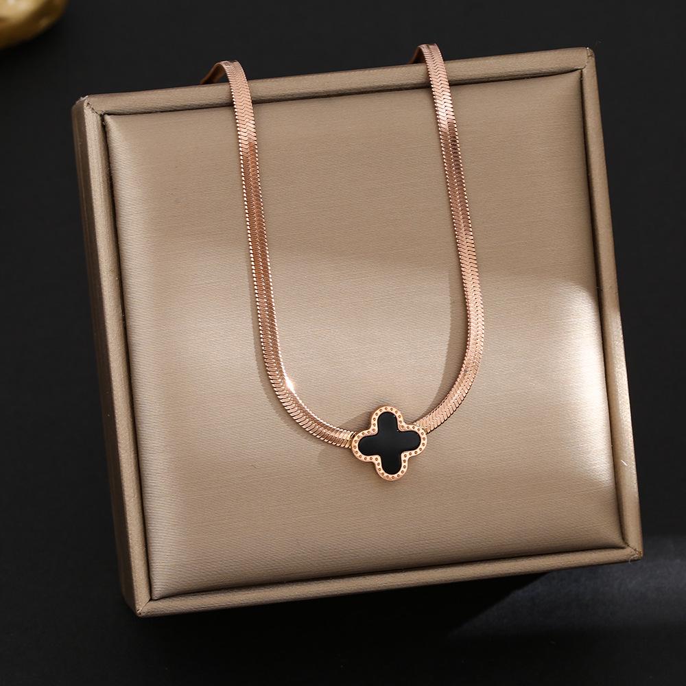 Elegant Gold-Plated Chinese-Style Four-Leaf Clover Necklace with Imitation Hetian Jade Pendant for Women
