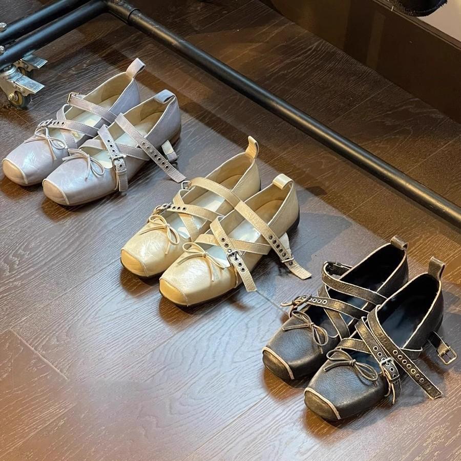 Sheepskin version~ Korean version of square head pig nose Mary Jane women's shoes French shallow mouth bow cross buckle thick heel single shoes