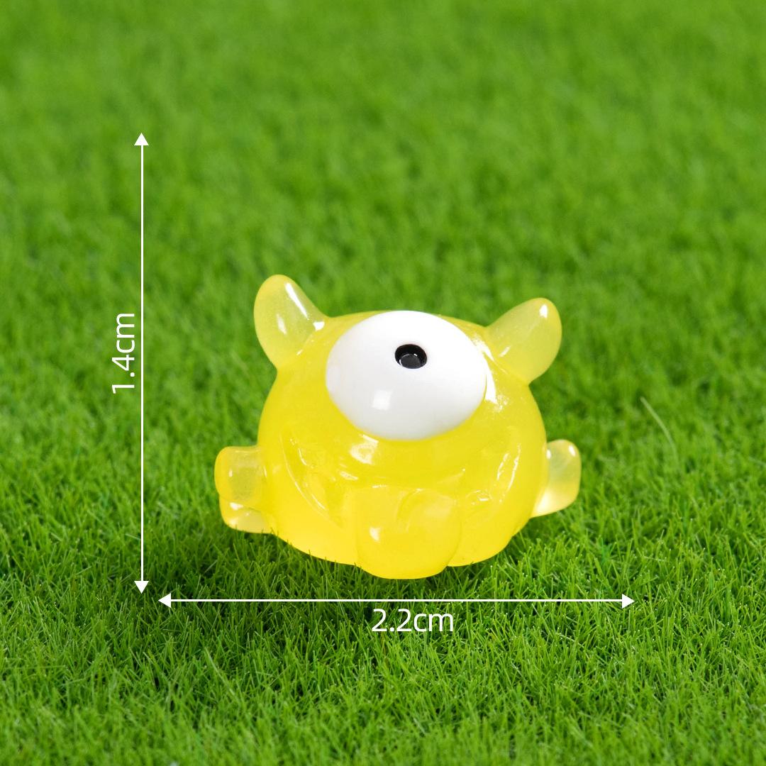 

Микропейзаж Милый Светящийся в темноте Одноглазый Маленький Монстр Очаровательная Кукла Сделай Сам Декоративные Аксессуары Украшения Для Рабочего Стола luminous one-eyed little monster жёлтый