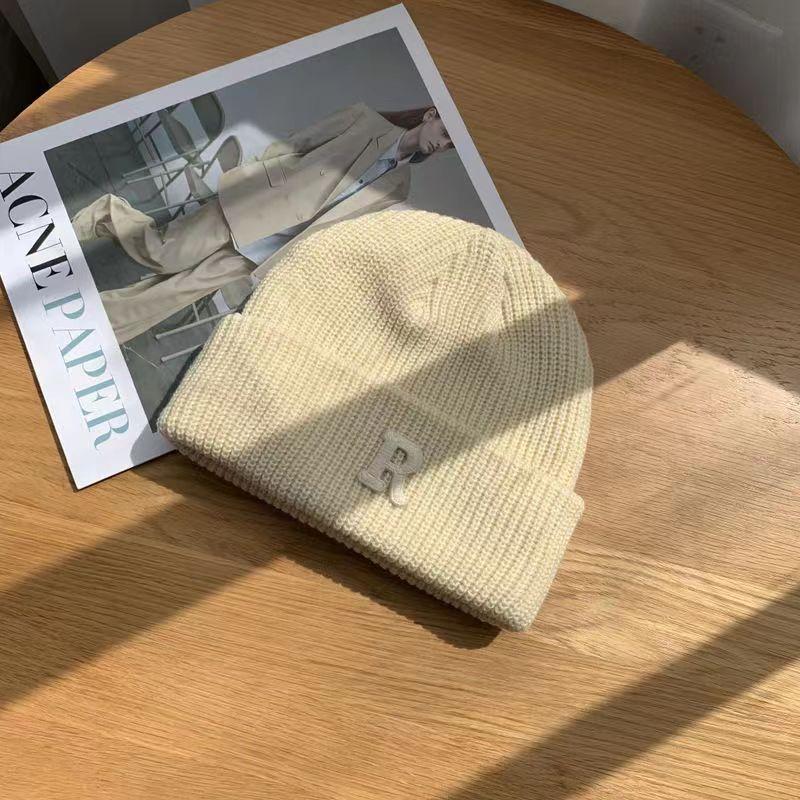 Autumn and Winter Korean Version of the Letter R Standard Wool Hat, the Same for Men and Women, Simple and Versatile Knitted Hat, Cold-proof 
