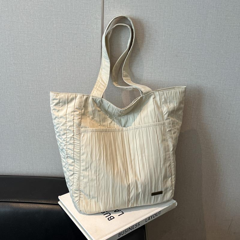 2025 summer new pleated shoulder bag simple and fashionable solid color bag commuting foreign style large capacity tote bag