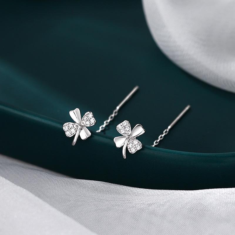 2023 Trendy Four-Leaf Clover Tassel Earrings: Long Slimming Design for Women's Round Faces