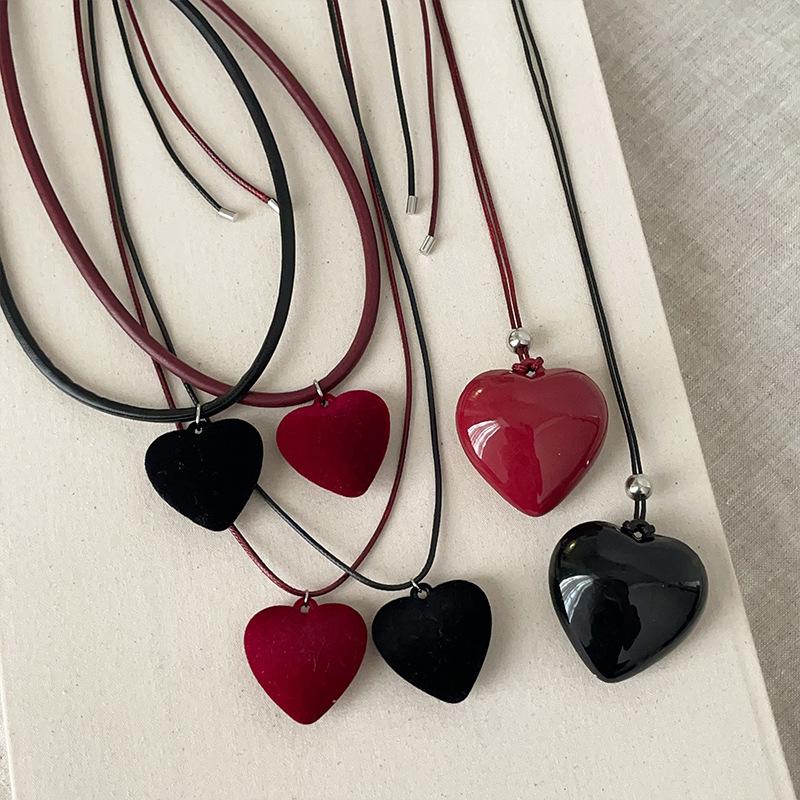 Nischenpersönlichkeit Beflockter Liebesanhänger Halskette Damen Leichter Luxus Retro Elegant Mode Schlicht Vielseitig Halskette Pulloverkette