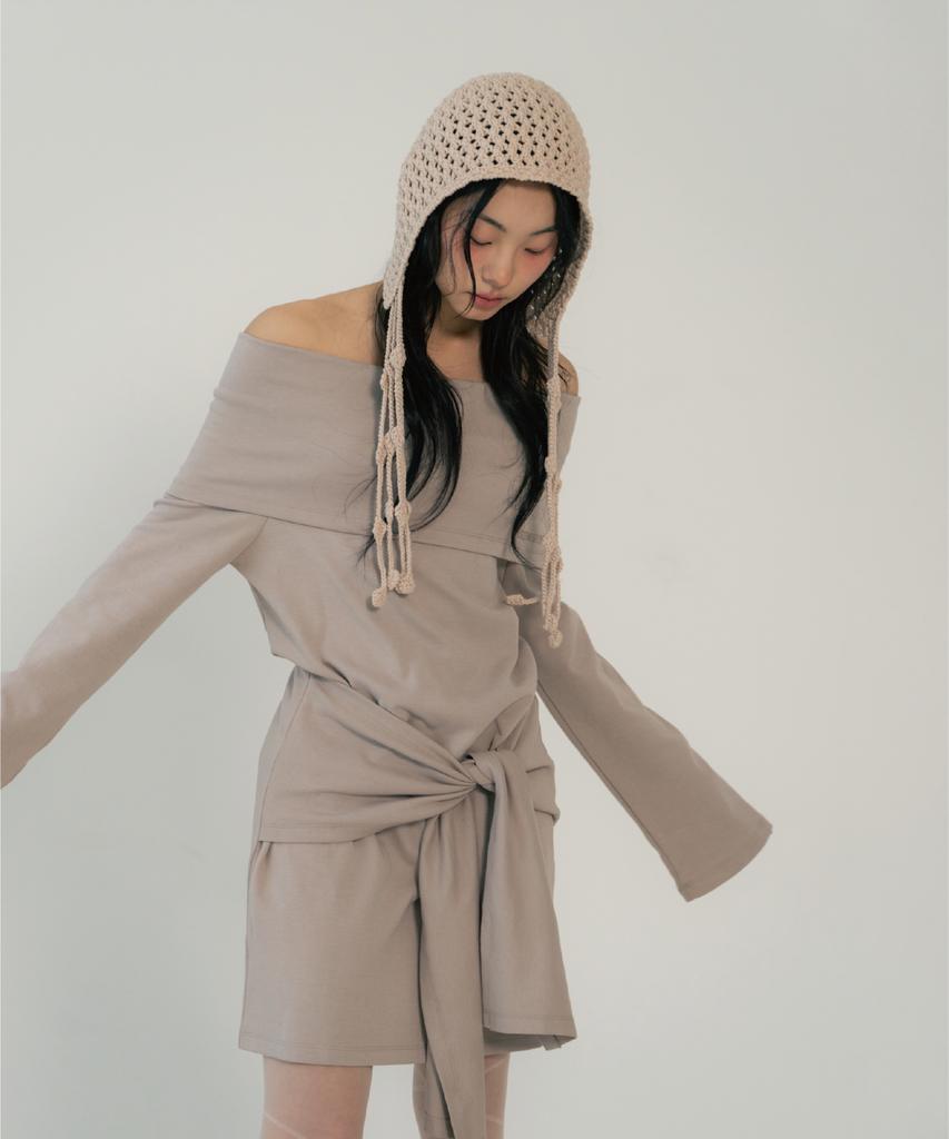 ZIZEMUSEUM Off Shoulder Tied Top (Mocha)