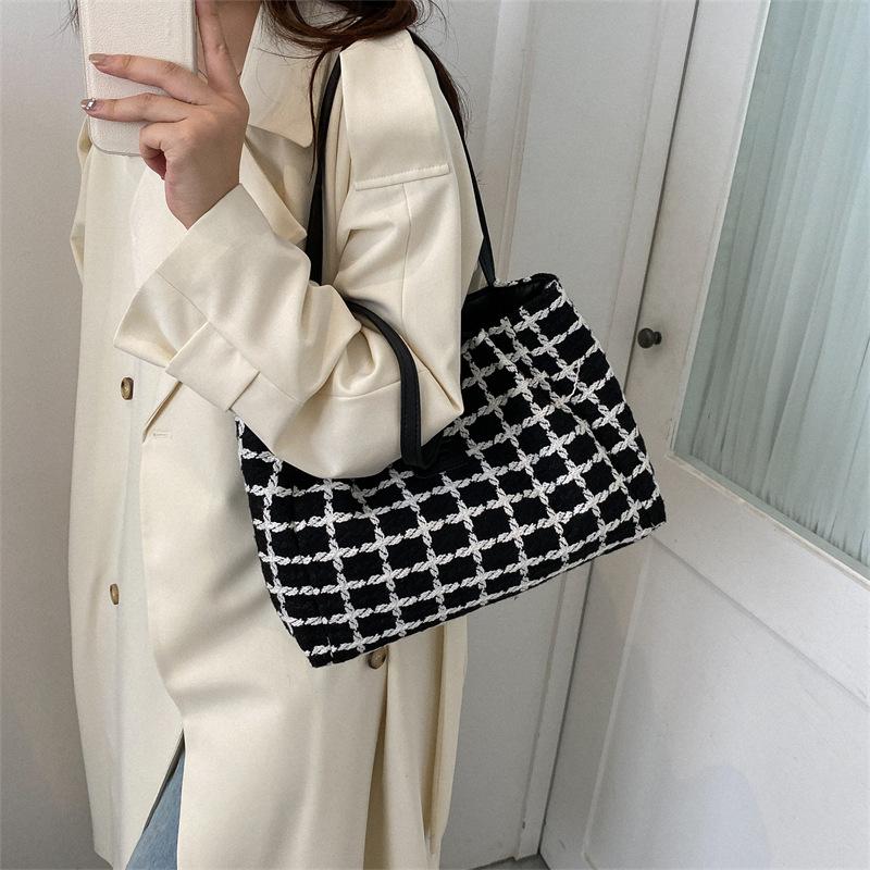 This Year, the Popular Large Bag Women's 2025 Summer New Foreign Style Large Capacity Plaid Fashion Shoulder Bag Tote Bag