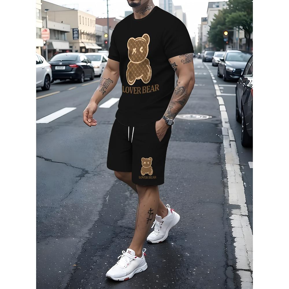 

Летний мужской модный комплект из двух предметов 2026 года: футболка с принтом мишки, мягкая и дышащая, с круглым вырезом, и шорты. Для активного отдыха, повседневный. S