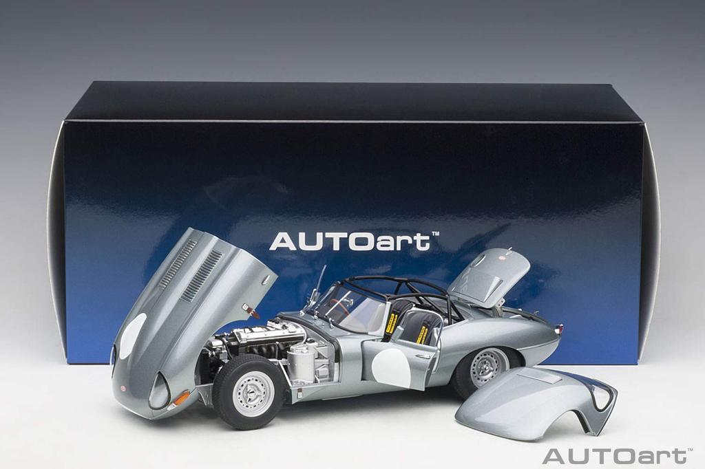 AUTOart Jaguar Lightweight E-Type Silber Fertigprodukt 1/18