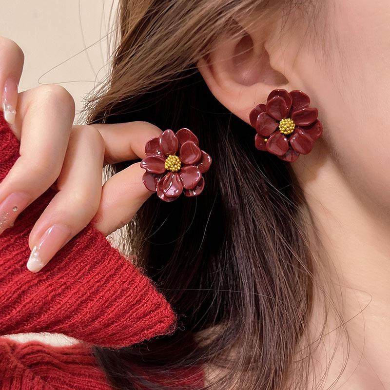 

Exquisite White Flower Stud Earrings for Women Fashion Charming Sweet Camellia Petals Irregular Earrings Party Jewelry Gifts