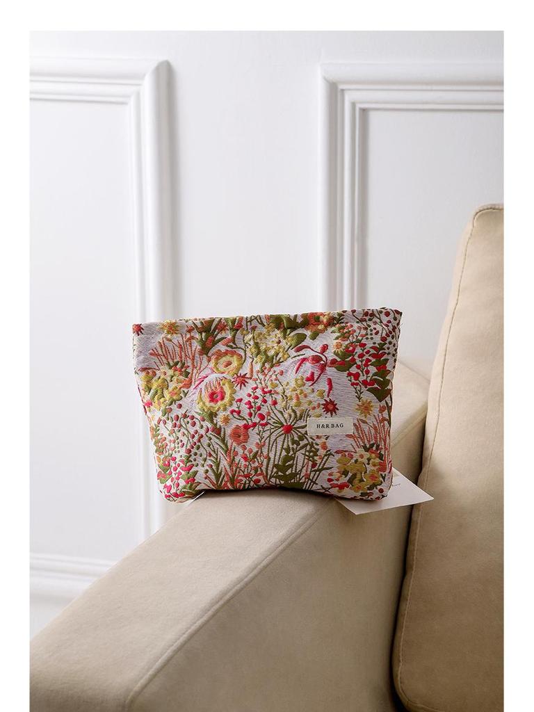 Embroidered Ramie Cotton & Linen Cosmetic Bag - Portable Canvas Storage for Lipstick and Skincare